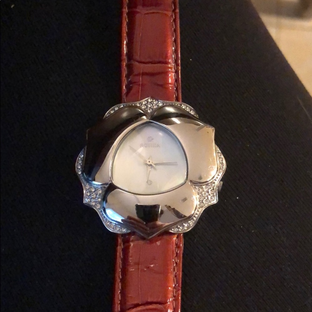 Watch - Picture 1 of 4